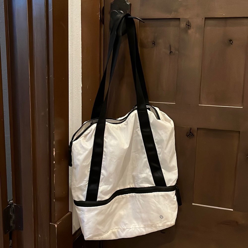 Lululemon tote bag